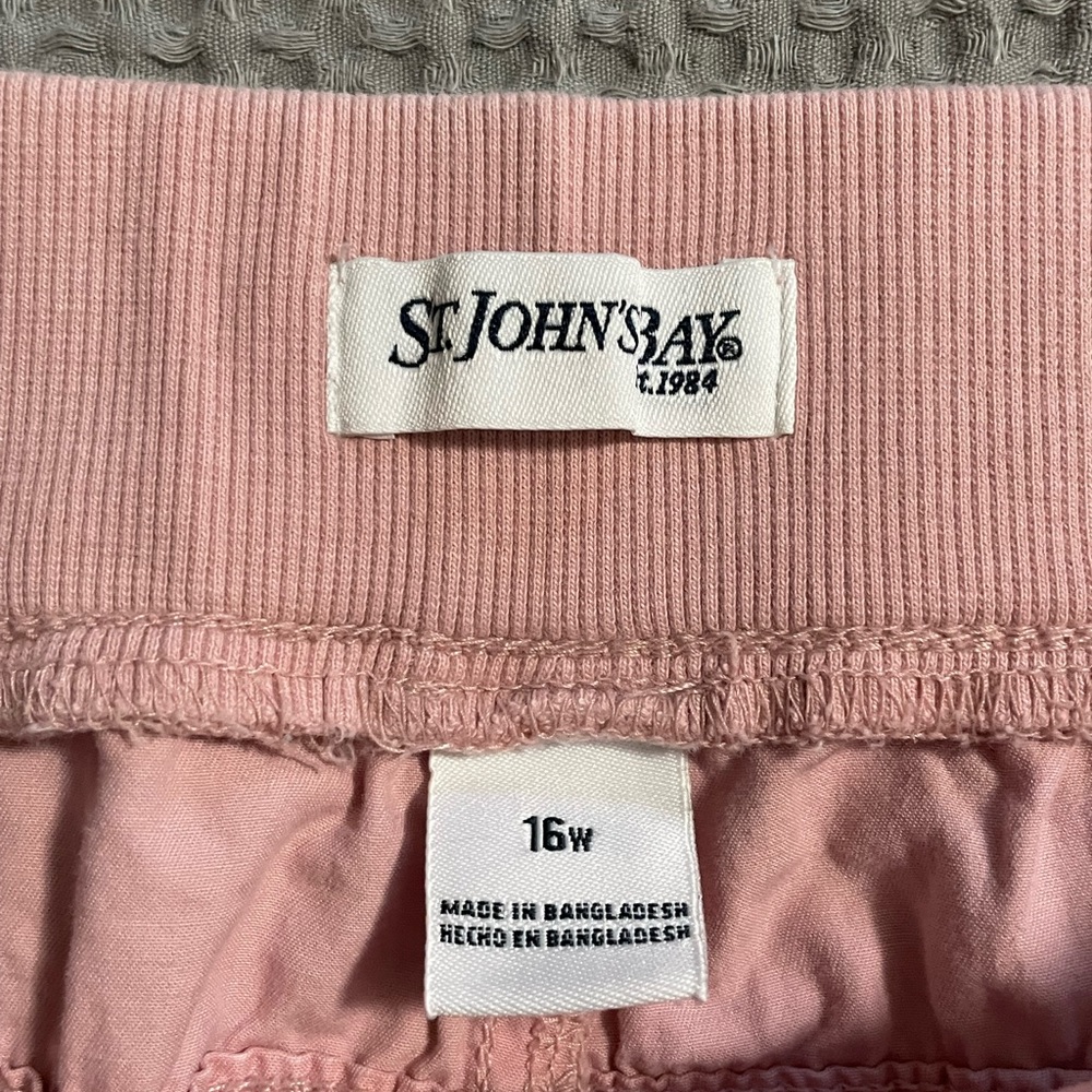 St. John’s Bay Women’s Capri w/ roll up option